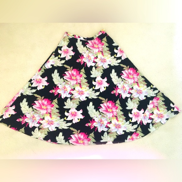 Jones New York Dresses & Skirts - Jones New York 100% silk full length skirt